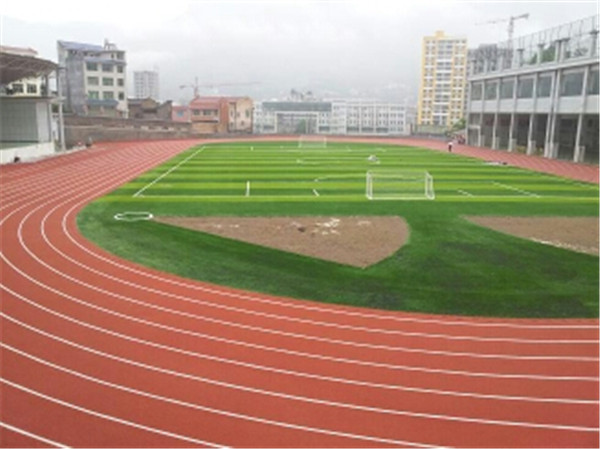石阡中学田径场